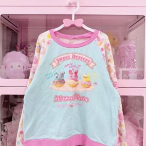 Sweet Dessert Pastel Sweatshirt – Kawaii Cupcake Graphic Top